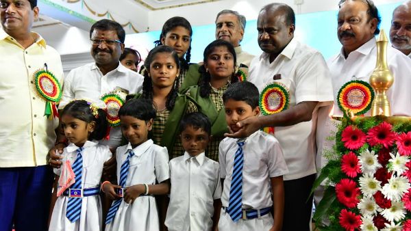 ಸರ್ಕಾರಿ ಶಾಲೆಗಳಲ್ಲಿ ಆಂಗ್ಲ ಮಾಧ್ಯಮಕ್ಕೆ ಕುಮಾರಸ್ವಾಮಿ ಚಾಲನೆ