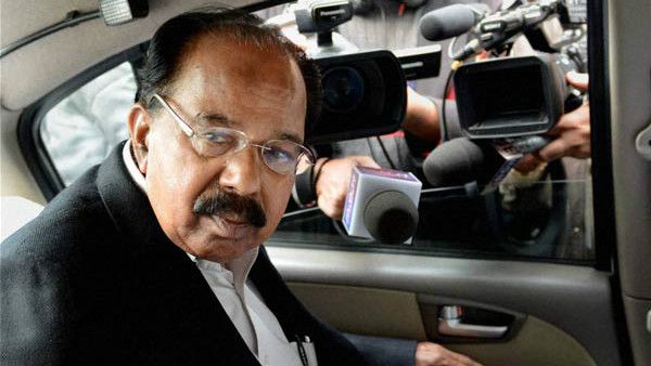 ಕಪ್ಪು ಕೋಟು ಧರಿಸಿದ ವೀರಪ್ಪ ಮೊಯ್ಲಿ: ರಾಜಕೀಯದಿಂದ ನಿವೃತ್ತಿ?