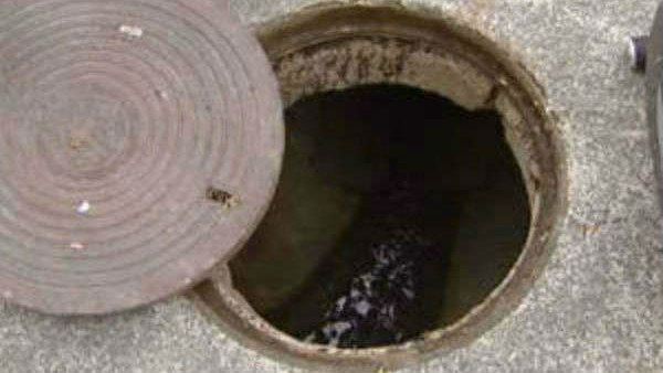 ಒಳಚರಂಡಿಗೆ ಬಿದ್ದ ಒಬ್ಬನನ್ನು ಕಾಪಾಡಲು ಹೋಗಿ ಏಳು ಜನರ ದುರ್ಮರಣ