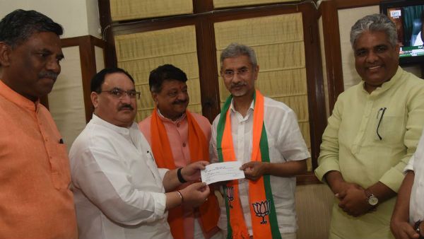 ಅಧಿಕೃತವಾಗಿ ಬಿಜೆಪಿ ಸೇರಿದ ವಿದೇಶಾಂಗ ಸಚಿವ ಎಸ್ ಜೈಶಂಕರ್