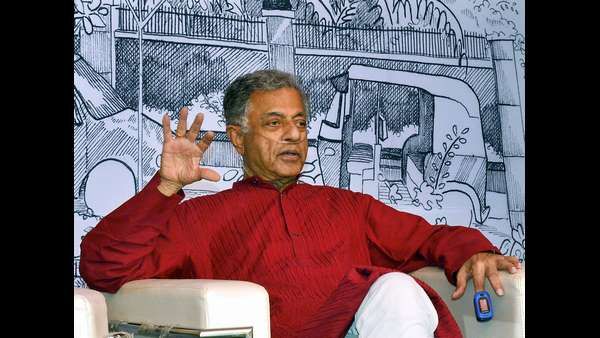 ಮೂಗಲ್ಲಿ ನಳಿಕೆ, ಆದರೂ ಹೋರಾಟದಲ್ಲಿ ಮುಂದೆ! ಕಾರ್ನಾಡರೆಂದರೆ ಹಾಗೆ!