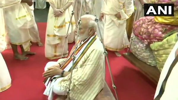 ದೇಶದೆಲ್ಲೆಡೆ ಕಮಲ ಅರಳಿಸಿದ ಮೋದಿಗೆ ತಾವರೆಯ ತುಲಾಭಾರ