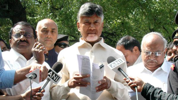 ವಿಜಯವಾಡ ವಿಮಾನ ನಿಲ್ದಾಣದಲ್ಲಿ ಚಂದ್ರಬಾಬು ನಾಯ್ಡು ಜೊತೆ ನಡೆದಿದ್ದೇನು?