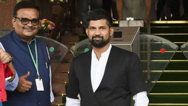 ಪ್ರಮಾಣವಚನದ ಬಳಿಕ ಅನಂತ್ ಕುಮಾರ್ ನೆನೆದ ಪ್ರತಾಪ್ ಸಿಂಹ