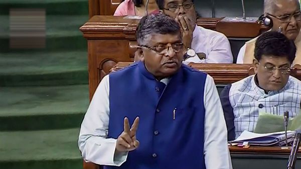 ದೂರಸಂಪರ್ಕ ಸಚಿವ ರವಿಶಂಕರ್ ಪ್ರಸಾದ್‌ಗೆ ಸ್ವಪಕ್ಷದವರಿಂದಲೇ 'ಕೌಂಟರ್'