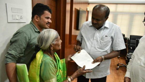 ವೃಕ್ಷಮಾತೆ ಸಾಲುಮರದ ತಿಮ್ಮಕ್ಕನ ಮನವಿಗೆ ಸ್ಪಂದಿಸಿದ ಕುಮಾರಸ್ವಾಮಿ