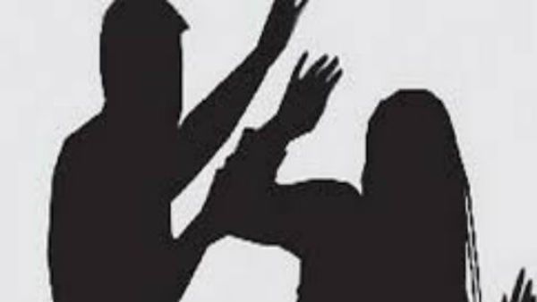 ಗುಪ್ತಾಂಗ ಪ್ರದರ್ಶಿಸಿ, ಹಸ್ತಮೈಥುನ ಮಾಡಿಕೊಂಡವನ ವಿರುದ್ಧ ದೂರು