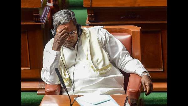 ಸಿದ್ದರಾಮಯ್ಯ ವಿರುದ್ಧ ಕತ್ತಿ ಝಳಪಿಸುತ್ತಿದ್ದಾರೆ ಕಾಂಗ್ರೆಸ್ ಮುಖಂಡರು