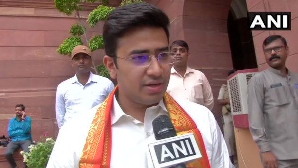 ಪಂಚೆ, ಶಲ್ಯ ತೊಟ್ಟು ಸಂಸತ್ ಪ್ರವೇಶಿಸಿದ ತೇಜಸ್ವಿ ಸೂರ್ಯ