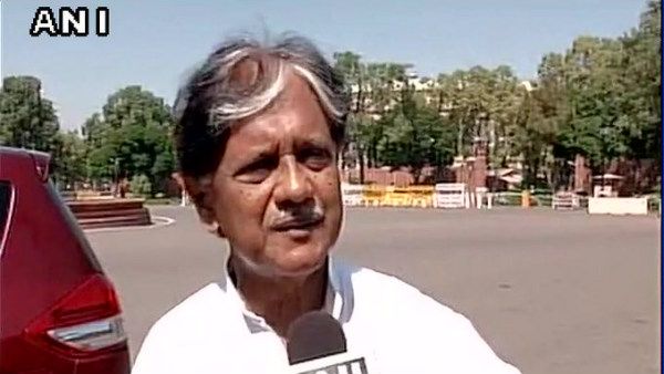 'ಗಾಂಧಿ' ಅಧ್ಯಕ್ಷರಾಗದಿದ್ದರೆ ಕಾಂಗ್ರೆಸ್ ಭವಿಷ್ಯ ಅಯೋಮಯ: ಶಾಸ್ತ್ರಿ ಪುತ್ರ