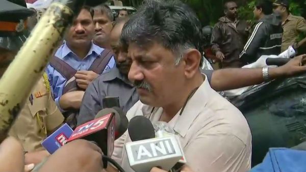 ಹೋಟೆಲ್‌ಗೆ ದೌಡಾಯಿಸಿದ ಡಿಕೆಶಿ ಬಗ್ಗೆ ಅತೃಪ್ತರು ಹೇಳಿದ್ದೇನು?