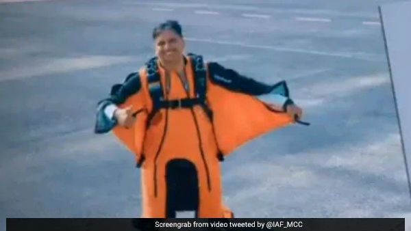 ವಿಂಗ್ ಸೂಟ್‌ನಲ್ಲಿ 8,500 ಅಡಿ ಎತ್ತರದಿಂದ ಜಿಗಿದು ಐಎಎಫ್ ಪೈಲಟ್ ಸಾಧನೆ