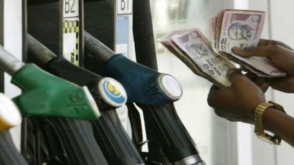 ಬಜೆಟ್ ಎಫೆಕ್ಟ್: ವಾಹನ ಸವಾರರ ಜೇಬಿಗೆ ಬೀಳುತ್ತಿದೆ ಕತ್ತರಿ