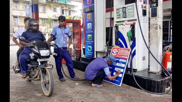 ಕೇಂದ್ರ ಬಜೆಟ್ ಬೆನ್ನಲ್ಲೇ ಪೆಟ್ರೋಲ್, ಡೀಸೆಲ್ ಆಯ್ತು ದುಬಾರಿ
