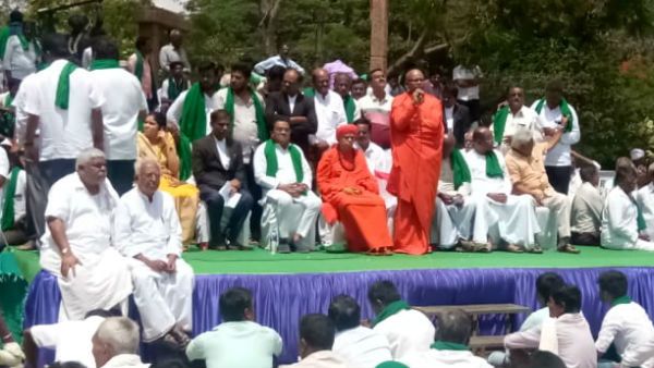 ಸಾಸ್ವೆಹಳ್ಳಿ ಏತ ನೀರಾವರಿ ಯೋಜನೆ ಅನುಷ್ಠಾನಕ್ಕೆ ಒತ್ತಾಯಿಸಿ ಪ್ರತಿಭಟನೆ