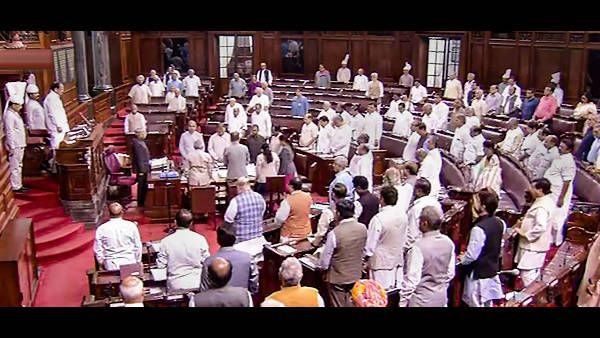 ಲೋಕಸಭೆ ಬಳಿಕ ರಾಜ್ಯ ಸಭೆಯಲ್ಲೂ ಆಧಾರ್ ಮಸೂದೆ ಮಂಡನೆ