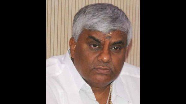 ಬಡ್ತಿ, ವರ್ಗಾವಣೆಗೆ 500 ಕೋಟಿ ಲಂಚ: ರೇವಣ್ಣ ವಿರುದ್ಧ ರಾಜ್ಯಪಾಲರಿಗೆ ದೂರು