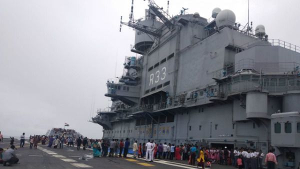 ನೌಕಾನೆಲೆ ನೋಡಲು ಬಂದರು ಸಾವಿರಾರು ಜನರು