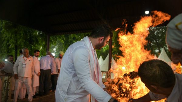 ಸರಕಾರಿ ಗೌರವದೊಂದಿಗೆ ಕೇಂದ್ರದ ಮಾಜಿ ಸಚಿವ ಅರುಣ್ ಜೇಟ್ಲಿ ಅಂತ್ಯ ಸಂಸ್ಕಾರ