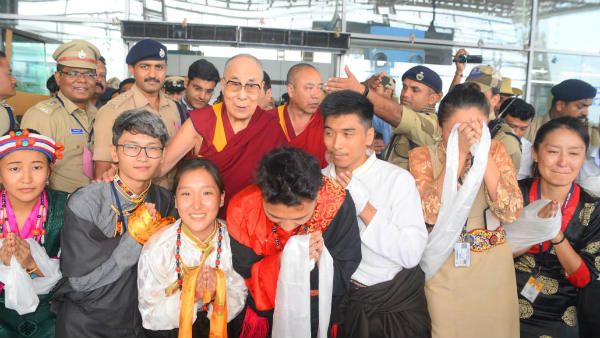 ಮಂಗಳೂರಿನಲ್ಲಿ ದಲೈಲಾಮಗೆ ಭವ್ಯ ಸ್ವಾಗತ