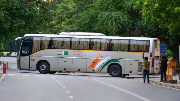 ದೆಹಲಿ- ಲಾಹೋರ್ ಬಸ್ ಸೇವೆ ಸೋಮವಾರದಿಂದ ರದ್ದುಗೊಳಿಸಿದ ಡಿಟಿಸಿ