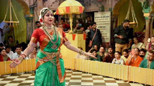 ವೈರಲ್ ವಿಡಿಯೋ: ಬಿಜೆಪಿ ಸಂಸದೆ ಹೇಮಾಮಾಲಿನಿ ನೃತ್ಯ