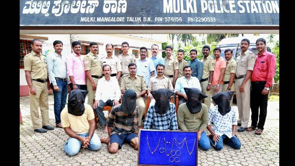 ಬಿಲ್ ಕೇಳುವ ನೆಪದಲ್ಲಿ ಒಂಟಿ ಮಹಿಳೆ ಕೊಲೆ; ಬಾಲಕ ಸೇರಿ ಆರು ಜನರ ಬಂಧನ