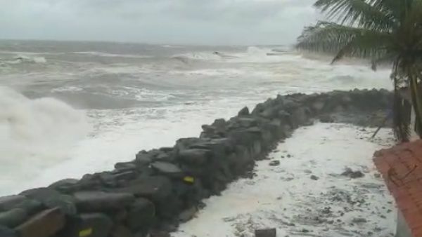 ಉಳ್ಳಾಲ, ಸೋಮೇಶ್ವರದಲ್ಲಿ ಮಳೆಗೆ ಮತ್ತೆ ಕಡಲ್ಕೊರೆತ