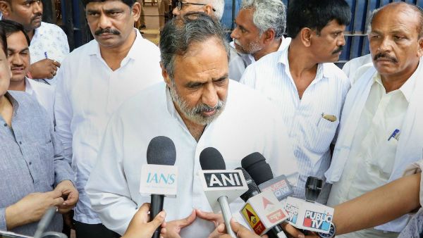 ಡಿಕೆಶಿಯನ್ನು ಅಹ್ಮದ್ ಪಟೇಲ್ ಭೇಟಿಯಾದ ಹಿಂದೆ ಡ್ಯಾಮೇಜ್ ಕಂಟ್ರೋಲ್ ಯತ್ನ