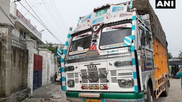 ಕಾಶ್ಮೀರದಲ್ಲಿ ಎಕೆ 47 ಹೊತ್ತ ಉಗ್ರರ ಟ್ರಕ್ ಪೊಲೀಸ್ ವಶಕ್ಕೆ