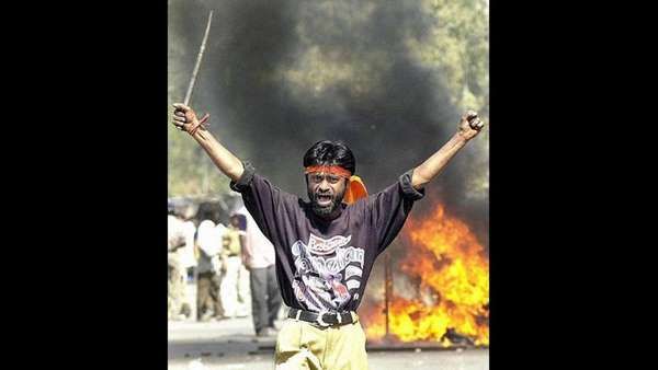 ಉತ್ಕಟ ಕೋಮು ದ್ವೇಷ ಸಾಮರಸ್ಯವಾಗಿ ಬದಲಾದ ಸುಂದರ ಘಳಿಗೆ