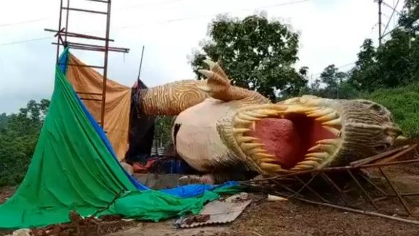 ಸರ್ದಾರ್ ಪಟೇಲ್ ಏಕತಾ ಪ್ರತಿಮೆ ಬಳಿ ಉರುಳಿ ಬಿದ್ದ ಬೃಹತ್ ಡೈನೋಸರ್!