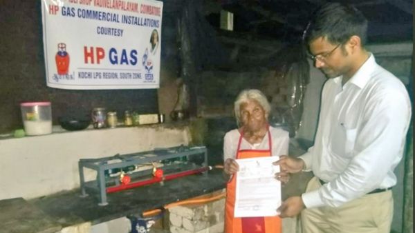 1 ರು ಇಡ್ಲಿ 'ಅಜ್ಜಿ' ಬಾಳಲ್ಲಿ ಬೆಳಕು ಮೂಡಿಸಿದ ಆನಂದ್ ಮಹೀಂದ್ರಾ ಟ್ವೀಟ್