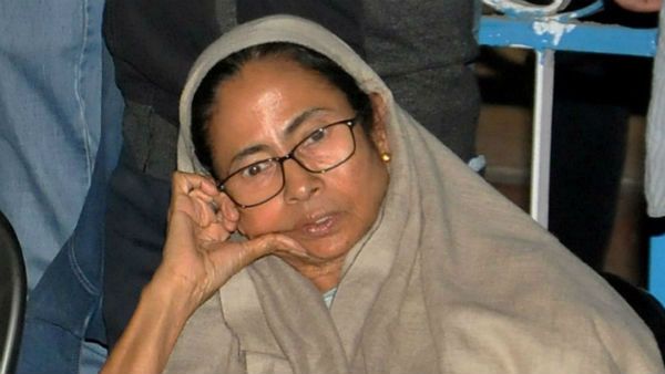 ಮಮತಾ ಬ್ಯಾನರ್ಜಿಗೆ ಬೆಂಬಿಡದ 'ಶಾರದಾ': ರಕ್ಷಣೆ ಹಿಂಪಡೆದ ಕೋಲ್ಕತ್ತ ಹೈಕೋರ್ಟ್