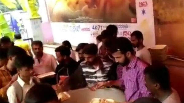 ಶಿವಮೊಗ್ಗದಲ್ಲಿ ಪೈಲ್ವಾನ್ ಚಿತ್ರ ನೋಡಲು ಬಂದವರಿಗೆ ಅನ್ನ ಸಂತರ್ಪಣೆ!