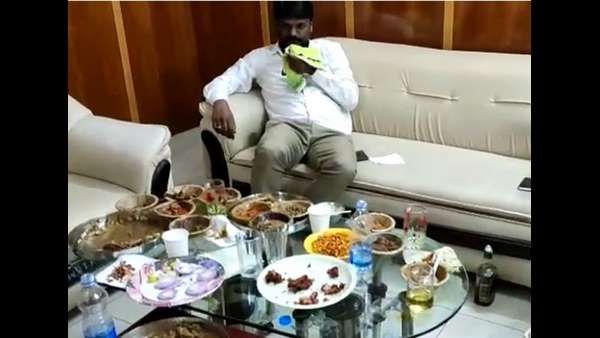 ಸರ್ಕಾರಿ ಐಬಿಯಲ್ಲಿ ತಹಶೀಲ್ದಾರ್‌ಗಳ ಎಣ್ಣೆ ಪಾರ್ಟಿ: ಪ್ರಶ್ನಿಸಿದವರ ವಿರುದ್ಧವೇ ದೂರು