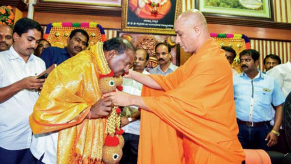 ಎಚ್ಡಿಕೆಗೆ ಬೆಂಬಿಡದ ಫೋನ್ ಟ್ಯಾಪಿಂಗ್ ಭೂತ: ಆದಿಚುಂಚನ ಶ್ರೀಗಳ ಹೆಸರು ಸ್ಮಗ್ಲರ್ ಲಿಸ್ಟ್ ನಲ್ಲಿ ಬಂದಿದ್ದು ಹೀಗೆ?