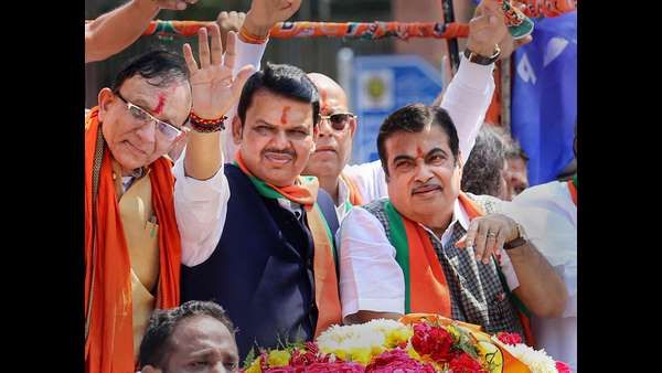 ಮಹಾರಾಷ್ಟ್ರ ಸಿಎಂ ಫಡ್ನವೀಸ್ ಸಲ್ಲಿಸಿದ ಅಫಿಡವಿಟ್: ಕುತೂಹಲಕಾರಿ ಅಂಶಗಳು