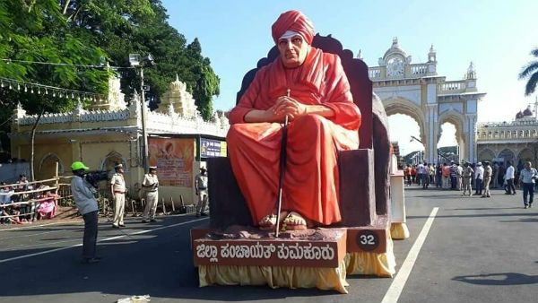 ಮೈಸೂರು ದಸರಾ; ನಡೆದಾಡುವ ದೇವರು ಸ್ತಬ್ಧ ಚಿತ್ರಕ್ಕೆ ಬಹುಮಾನ