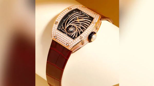 5 ಕೋಟಿ ರುಪಾಯಿ ವಾಚ್ ಕದ್ದೊಯ್ದ ಕಳ್ಳ, ಮೊಬೈಲ್ ಬೀಳಿಸಿಕೊಂಡ