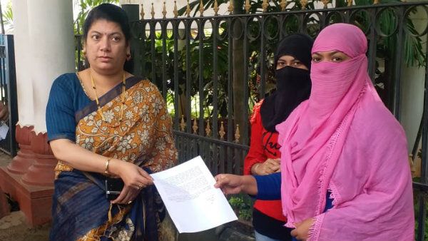 ತಲಾಖ್ ಬೇಡ, ಗಂಡನನ್ನು ಹುಡುಕಿಕೊಡಿ ಎಂದು ಡಿಸಿ ಕಚೇರಿ ಎದುರು ಪತ್ನಿ ಪ್ರತಿಭಟನೆ