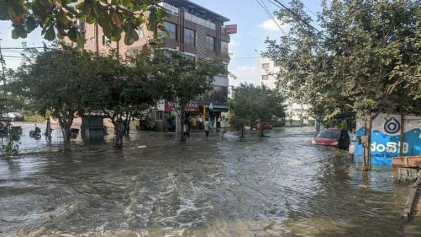 ಹುಳಿಮಾವು ಕೆರೆ ಕಟ್ಟೆ ಒಡೆದು, ಲೇಔಟಿಗೆ ನೀರು, ಆತಂಕದಲ್ಲಿ ಜನತೆ