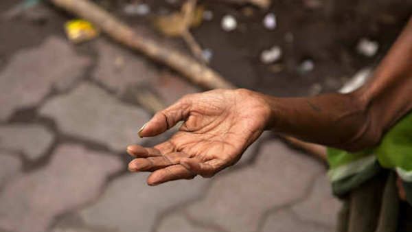 ಭಿಕ್ಷುಕಿ ಬಳಿ ಪತ್ತೆಯಾಯಿತು 2 ಲಕ್ಷ ರೂಪಾಯಿ