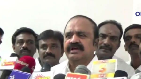 ದಿನಕರನ್ ಸಖ್ಯ ತೊರೆದು ಎಐಎಡಿಎಂಕೆಗೆ ಪುಗಳೇಂದಿ