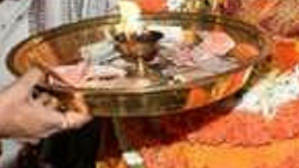 ಮನೆಗೆ ಪೂಜೆ ಮಾಡಲು ಬಂದಿದ್ದ ಅರ್ಚಕನಿಗೇ ಬ್ಲಾಕ್ ಮೇಲ್; 20 ಲಕ್ಷ ನುಂಗಿದ ಐನಾತಿಗಳು