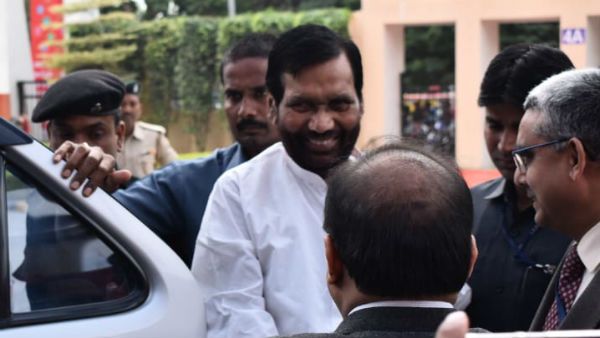 ಅಧ್ಯಕ್ಷ ಹುದ್ದೆಯಿಂದ ಕೆಳಗಿಳಿದ ರಾಂ ವಿಲಾಸ್ ಪಾಸ್ವಾನ್: ವಿಷಯ ಅದಲ್ಲ..