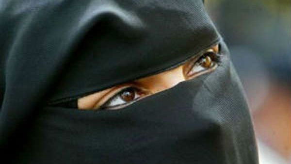 'ಹಲ್ಲು ವಕ್ರ' ಎಂದು ಮಹಿಳೆಗೆ ತಲಾಖ್ ನೀಡಿದ ಪತಿ