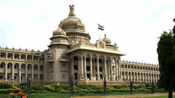 ವಿಧಾನಸೌಧದ ಎರಡನೇ ಮಹಡಿಯಲ್ಲಿ ಬೆಂಕಿ:ಆತಂಕ