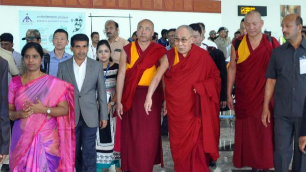 ಟಿಬೇಟಿಯನ್ ಧರ್ಮಗುರು ದಲೈಲಾಮಾ ಅವರಿಗೆ ಹುಬ್ಬಳ್ಳಿಯಲ್ಲಿ ಸ್ವಾಗತ