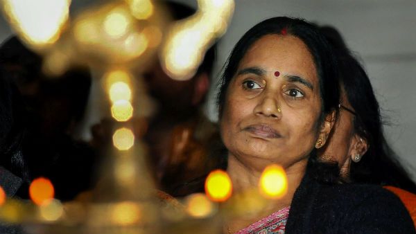 ನ್ಯಾಯಾಲಯದಲ್ಲಿ ಕಣ್ಣೀರಿಟ್ಟ ನಿರ್ಭಯಾ ತಾಯಿ, ನ್ಯಾಯಮೂರ್ತಿಗಳ ಮನಕಲಕಿದ ಘಟನೆ